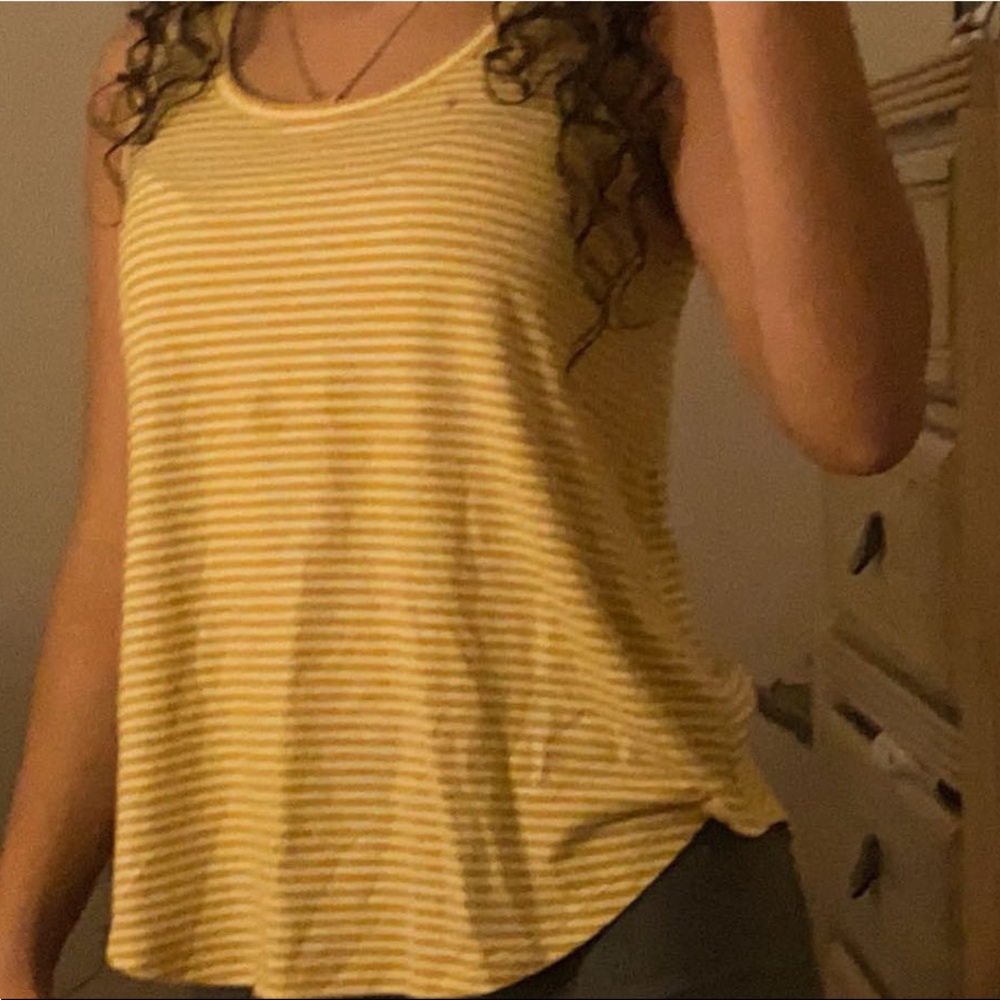 Dark yellowish tank